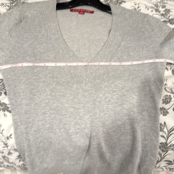 JJ Basics V-Neck Sweater - Picture 3 of 5